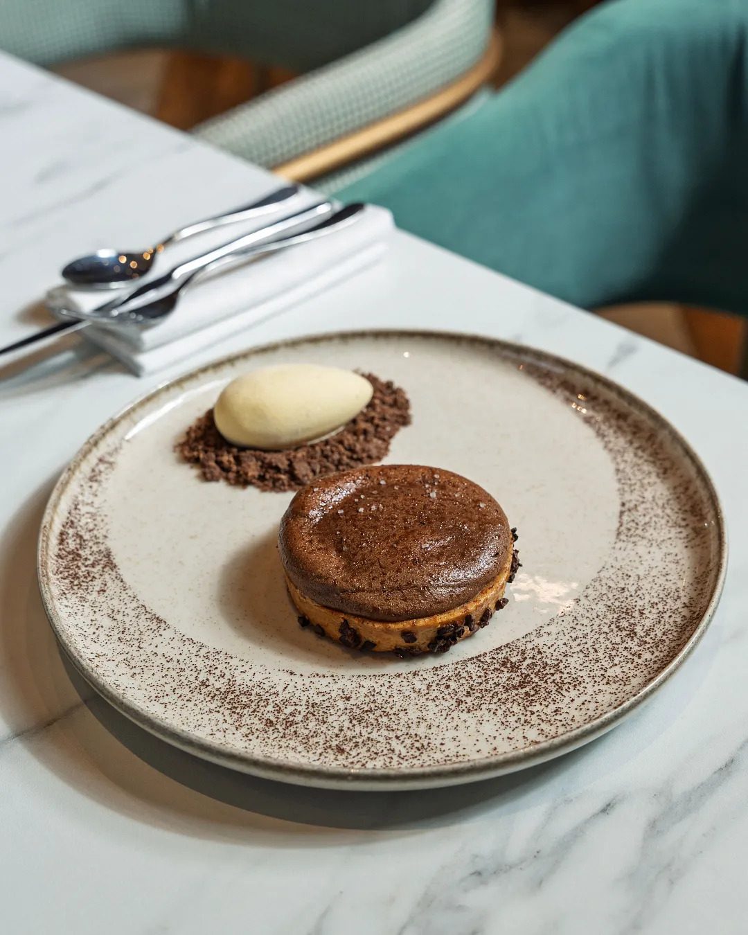 Soufflé chocolate tartlet with Eastern flavors